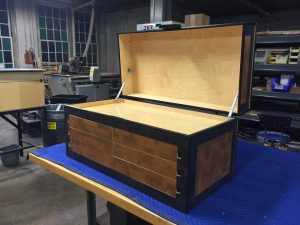 Open Larscraft chest